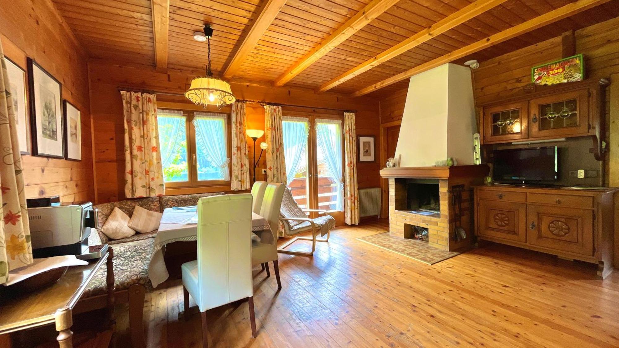 Chalets Zöhrer - Wohnen am Wasser Weissensee Zimmer foto